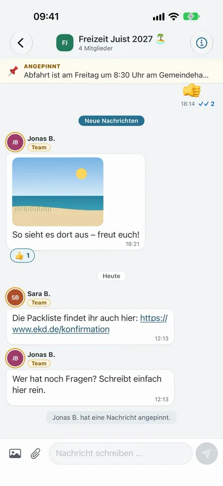 Gruppenchat in CIVITAS mit angepinnter Nachricht des Teams und Foto